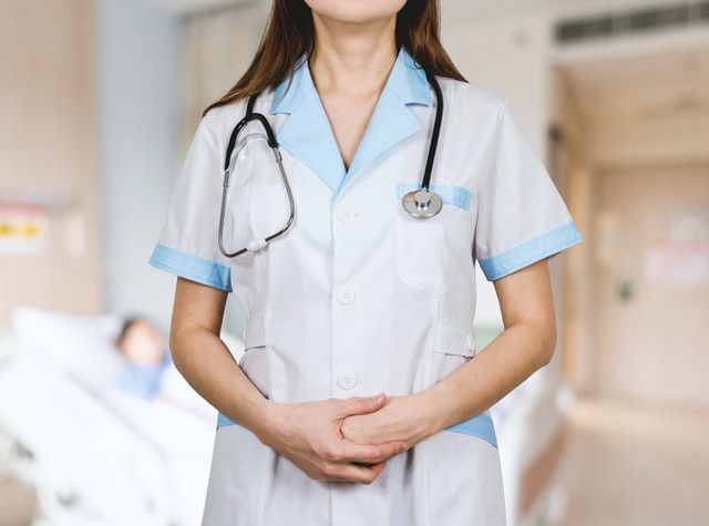 女性